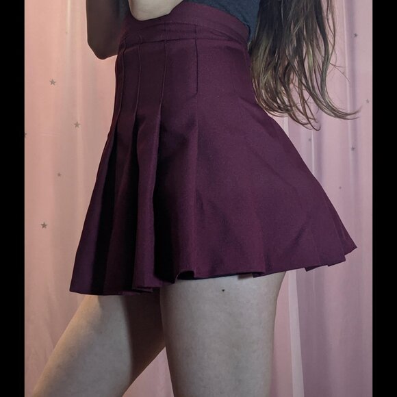 Red Pleated A-line Skirt - Picture 7 of 10